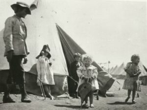 Children running around in Turffontein concentration camp.